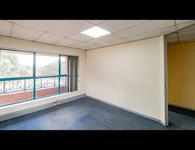 235M² OFFICE TO LET IN FERNDALE